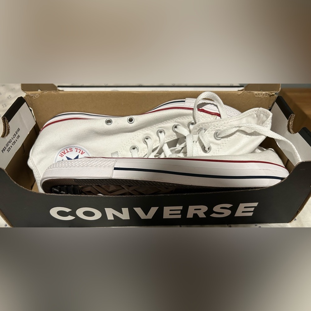 White high top Chuck Taylor Canvas brand new in box, men’s 8 womens 10